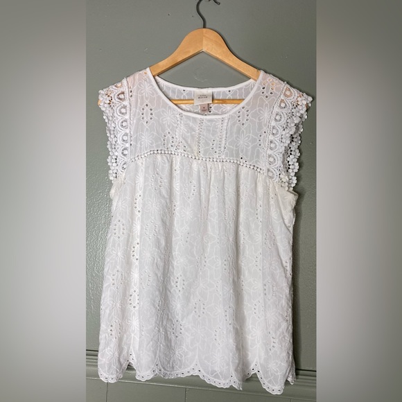 Knox Rose Tops - Knox Rose Womens Medium Sleeveless White eyelet fully lined lace top